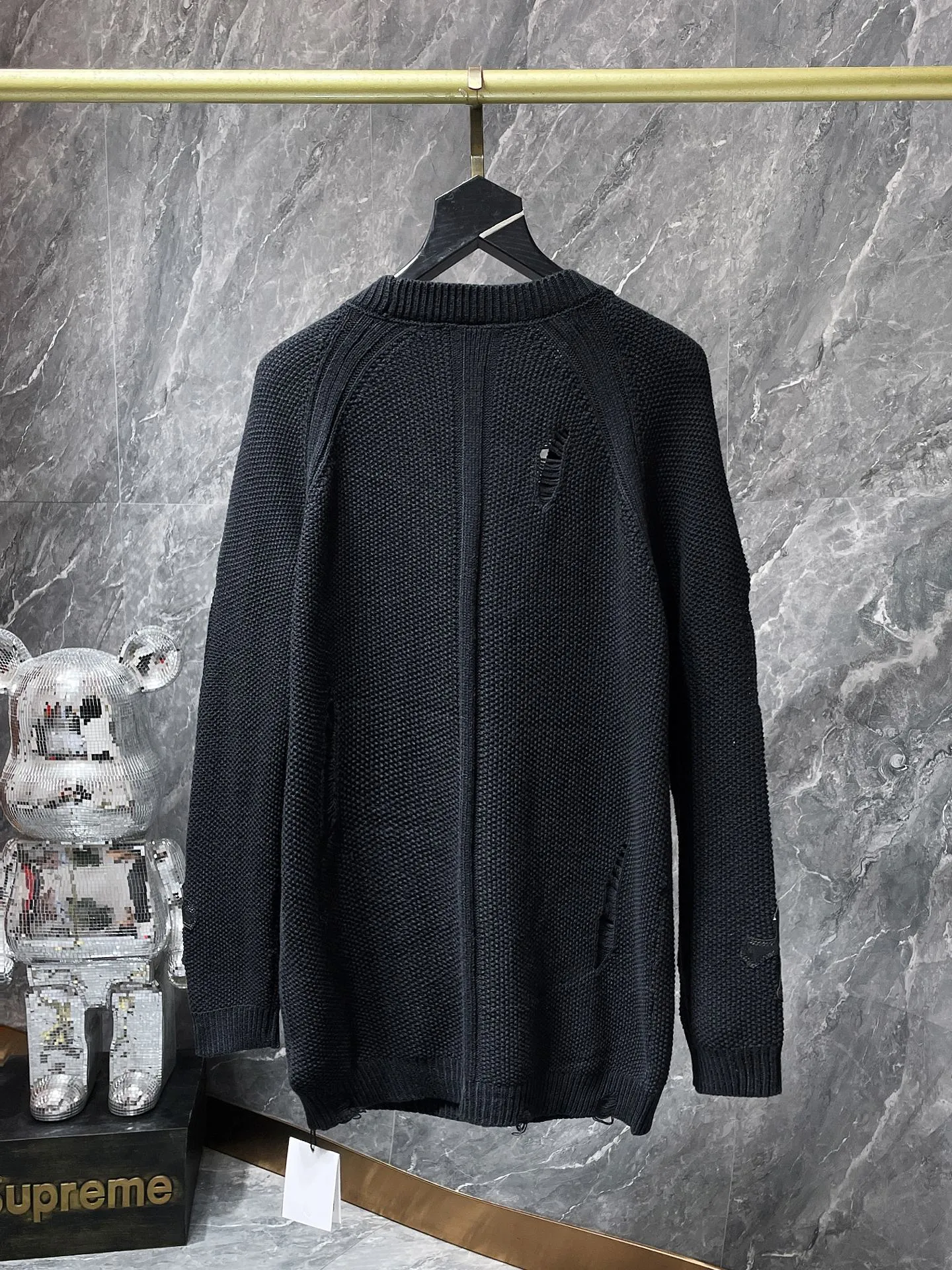 P276 Chrome Hearts 🍁Autumn and winter sweater series🍁 Crow embroidered holey loose Korean sweater Selected high-quality pure cotton high-weight knitted Customized Chrome Hearts hardware buttons ➕ Leather label embroidery on the chest Using Tajima machine embroidery technology Non-commercial version A must-have for fashionable high-street men and women 🌈Recommended colors: black white 🌈 Sizes: S, M, L, XL